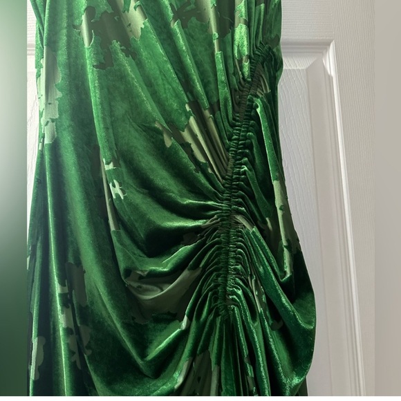 Elegant Green Sleeveless Dress - Picture 4 of 7